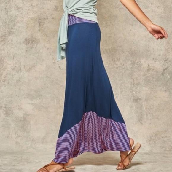 🆕🌿JERSEY MAXI SKIRT🌿 - Picture 2 of 10